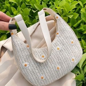 Nwt floral daisy straw bag